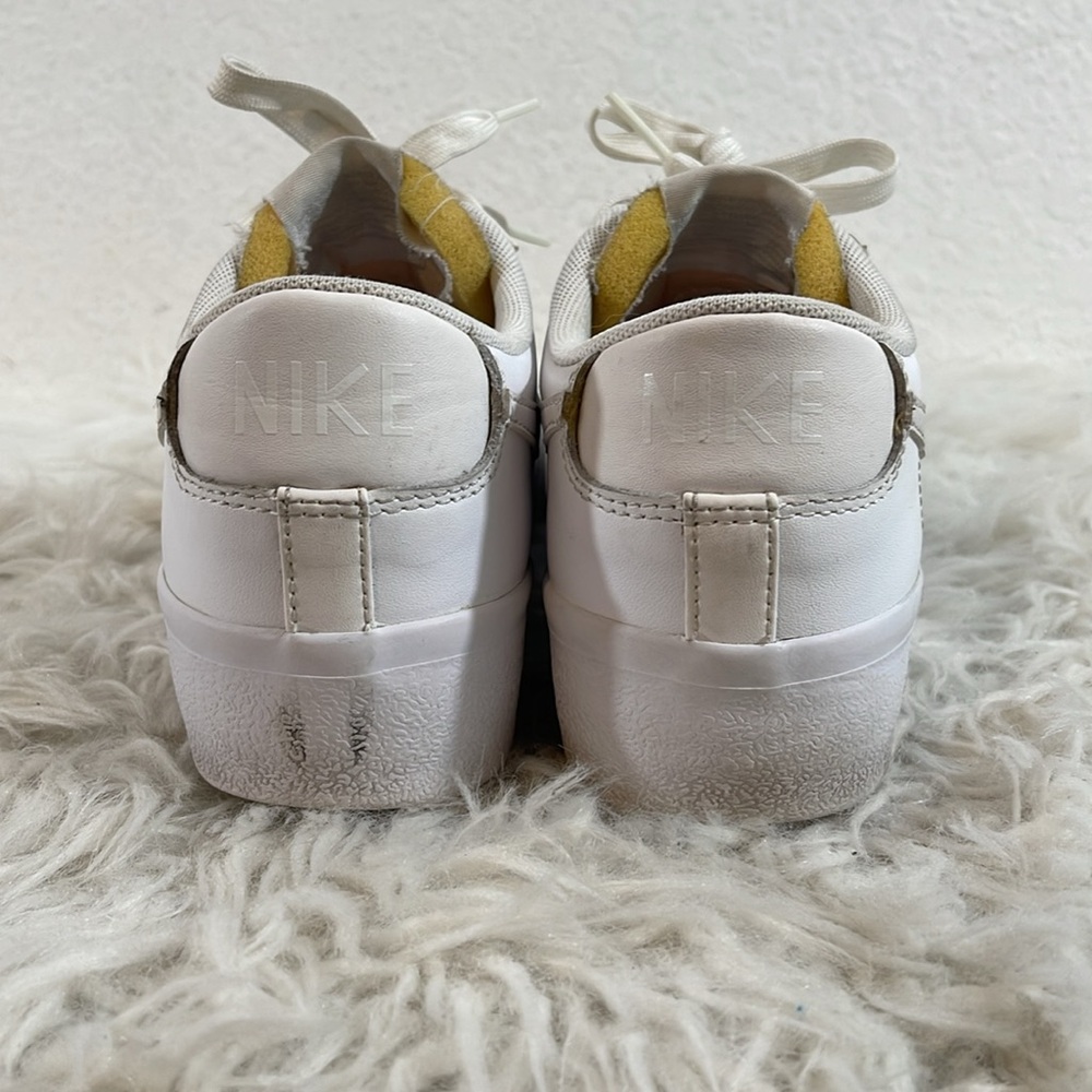 Nike Women's Blazer Low Platform Triple White Leather Sneaker Size 8 - Picture 6 of 12
